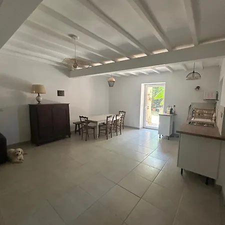 Avec Piscine Apartamento